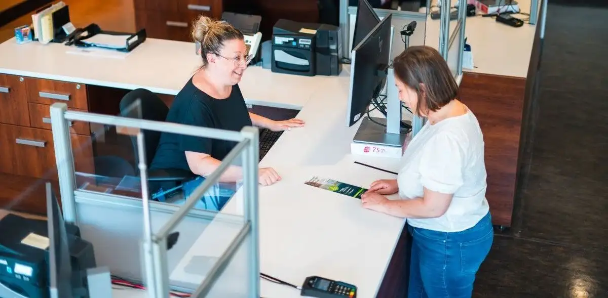 Employé auprès d'un comptoire