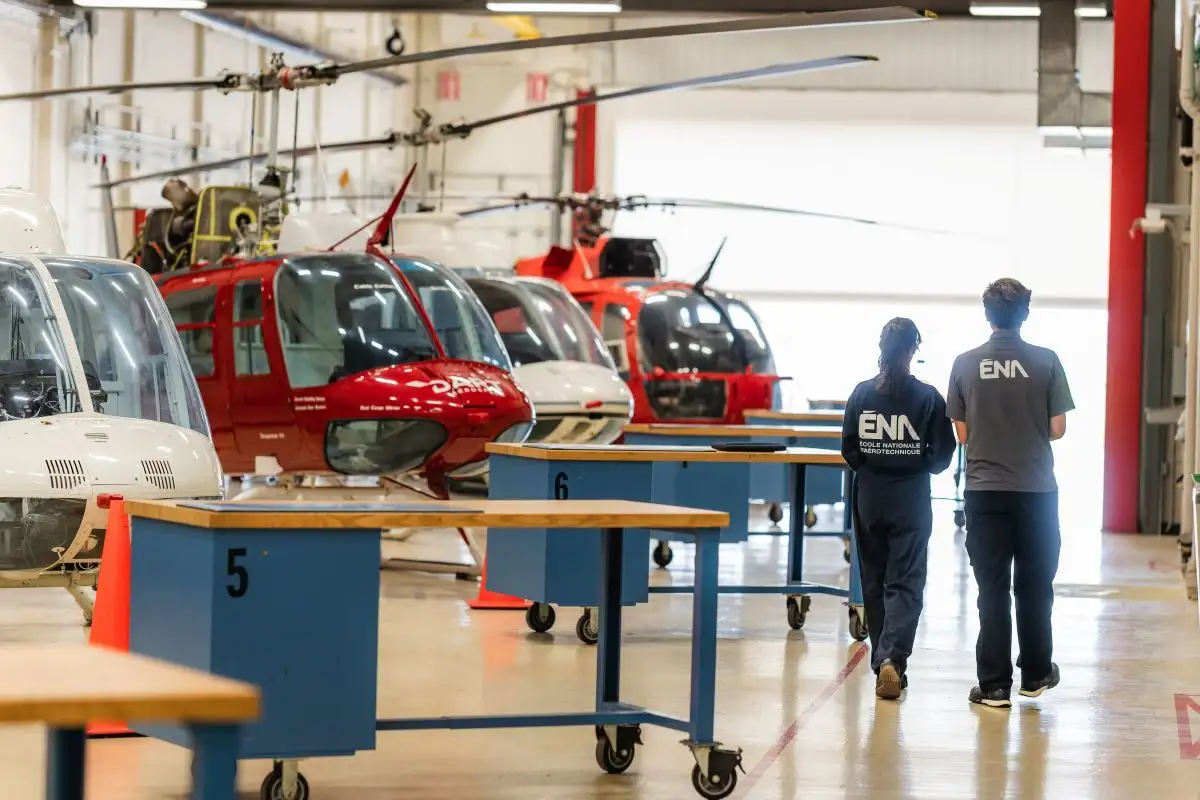 Hangar d'hélicoptères à l'ÉNA