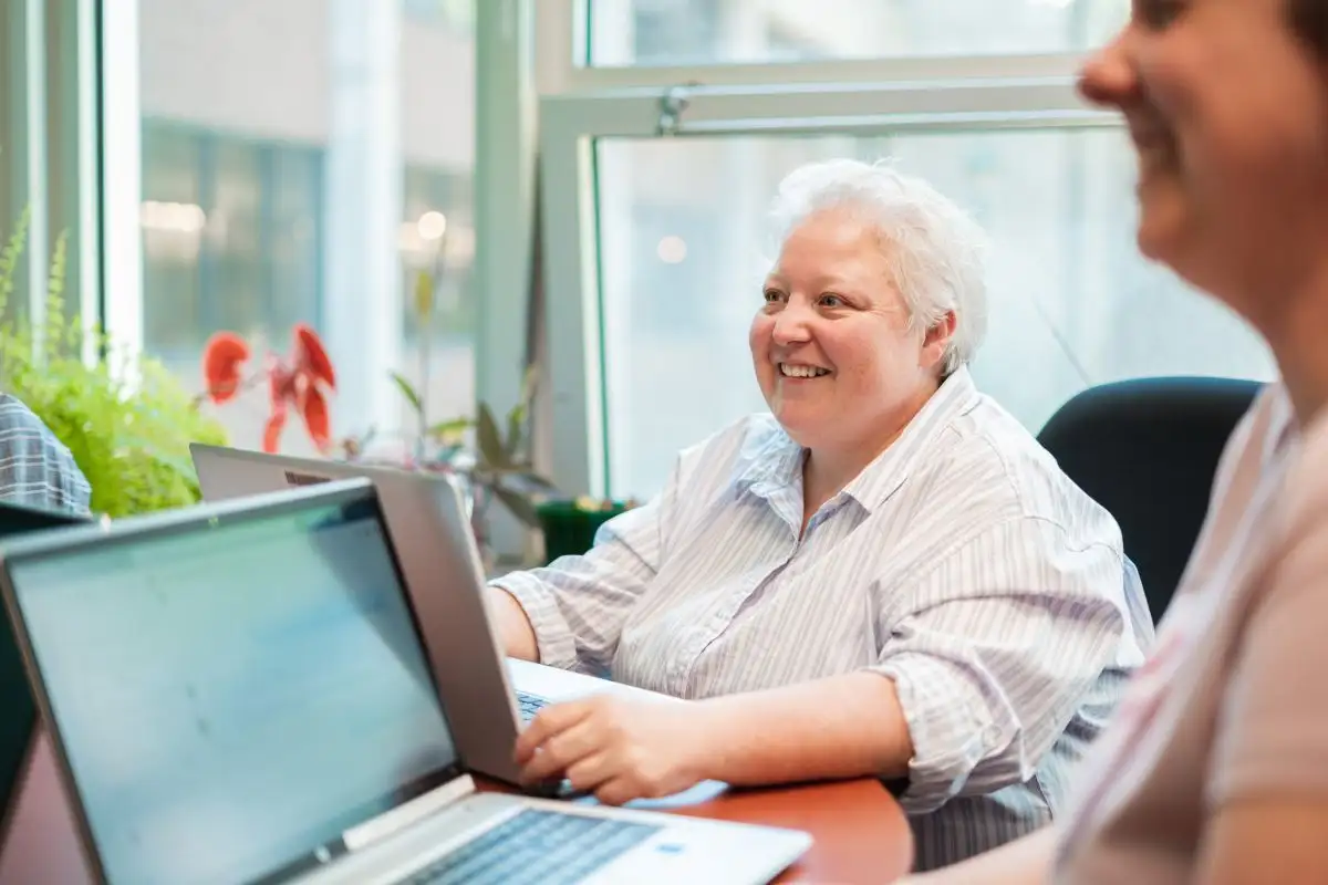 Employées dans un bureau