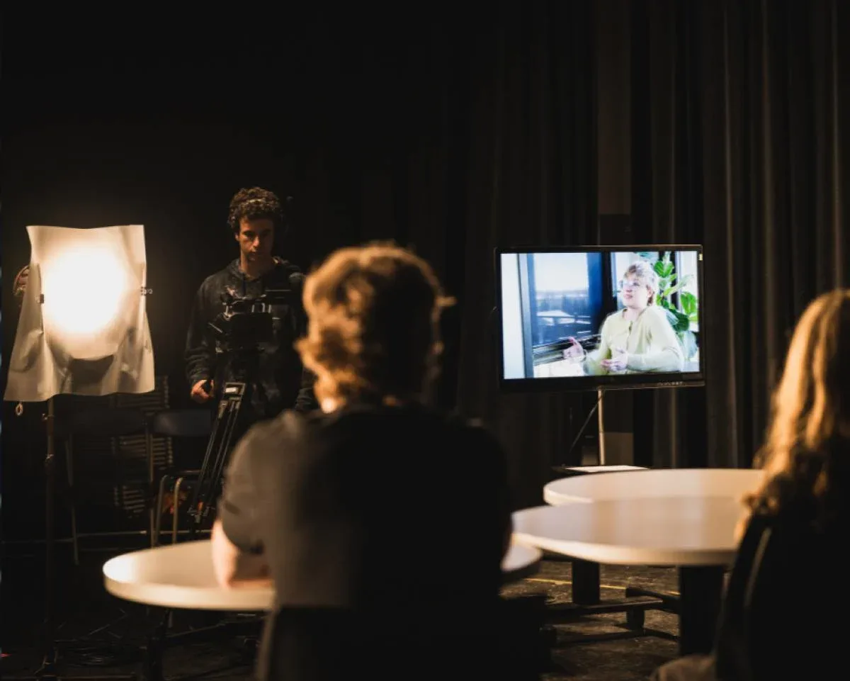 Personnes étudiantes filmées