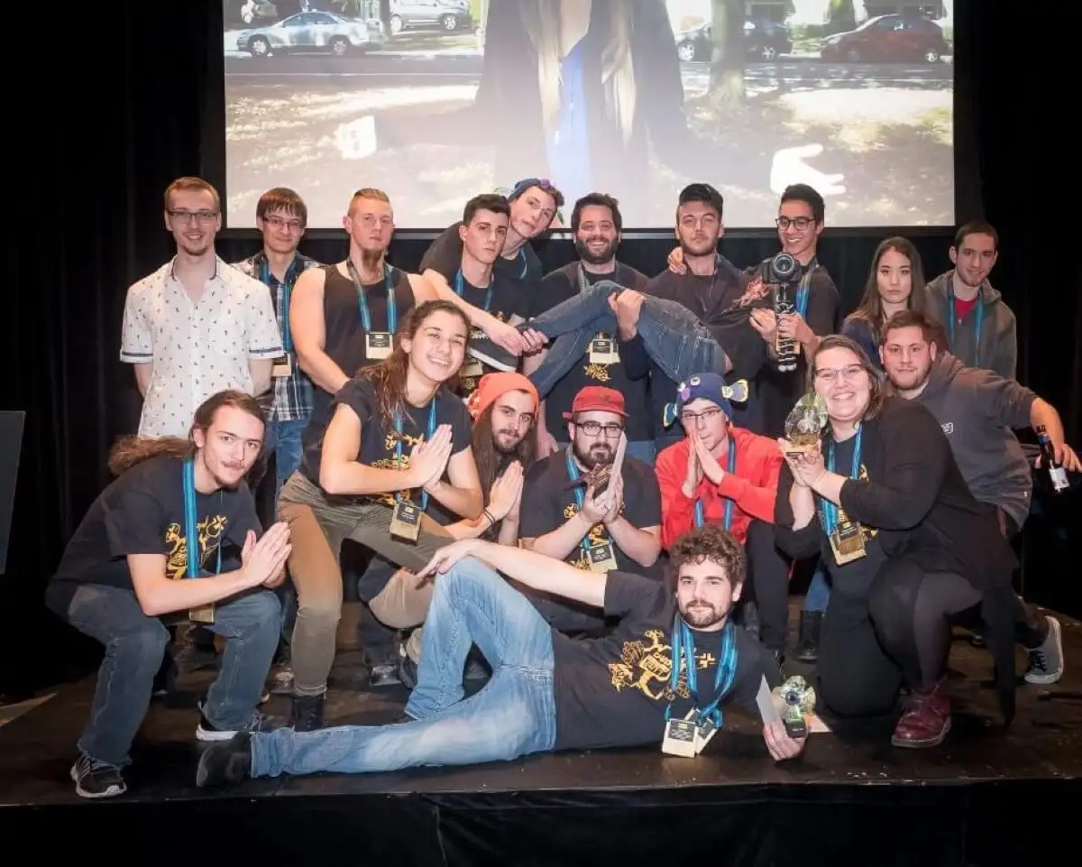 Personnes étudiantes sur scène