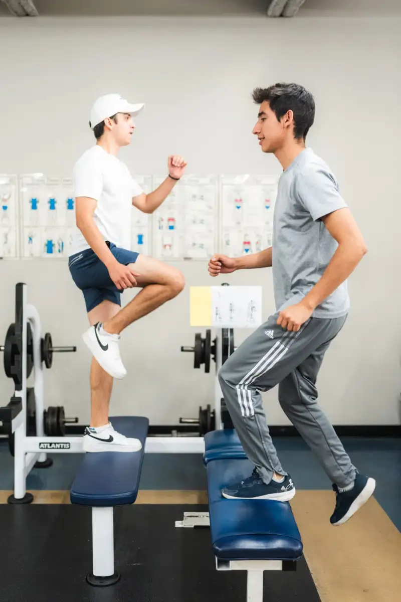 2 personnes qui s'entrainent