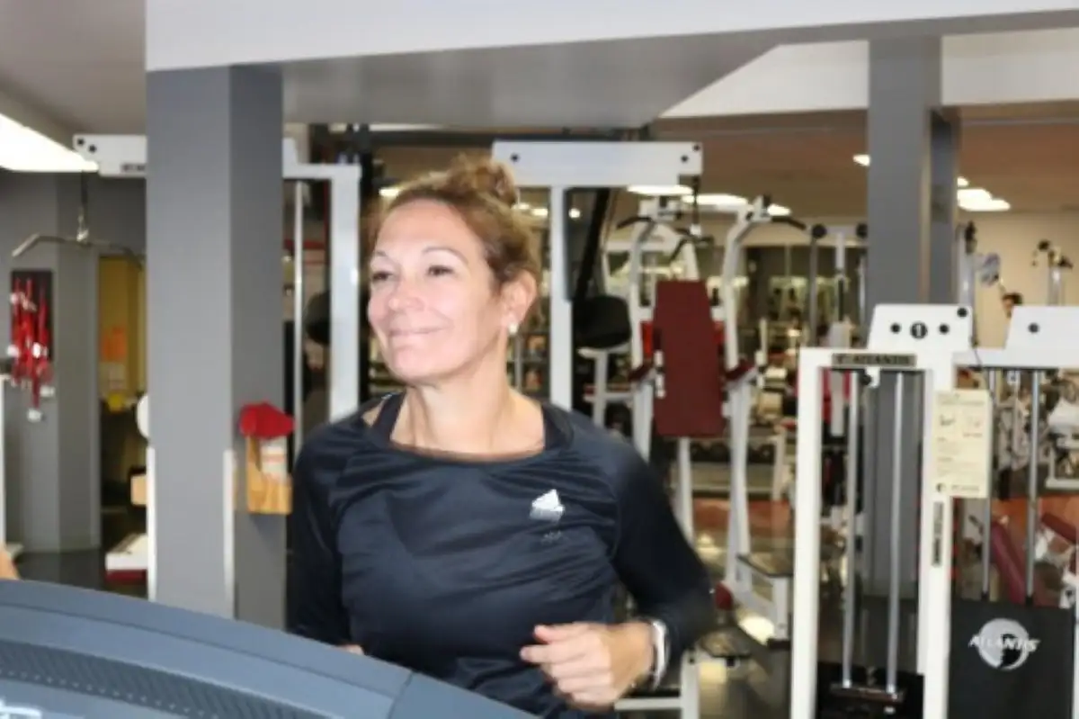 Femme qui court sur un tapis