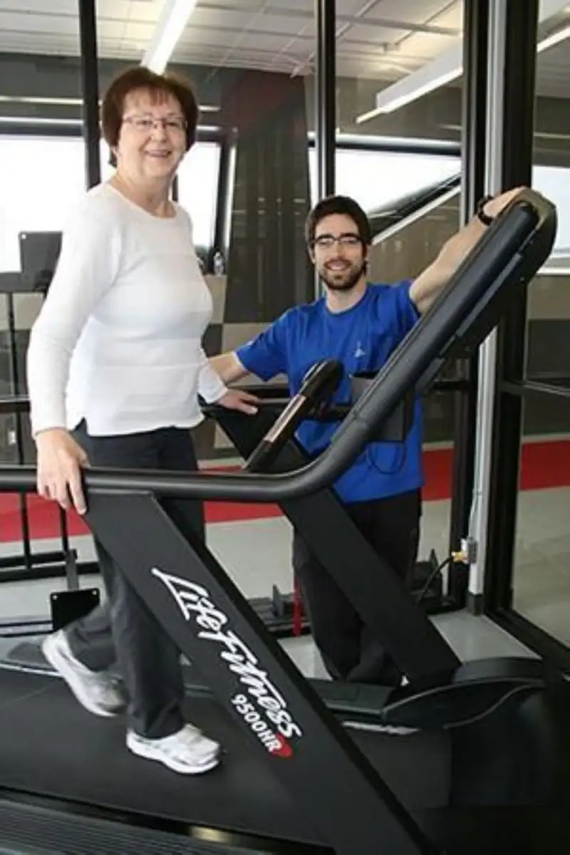 Participante au programme en plein exercice