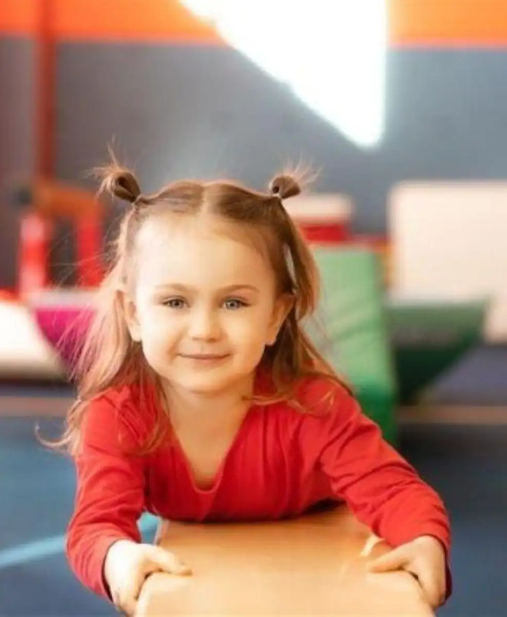 Fillette pendant une animation sportive du Centre sportif