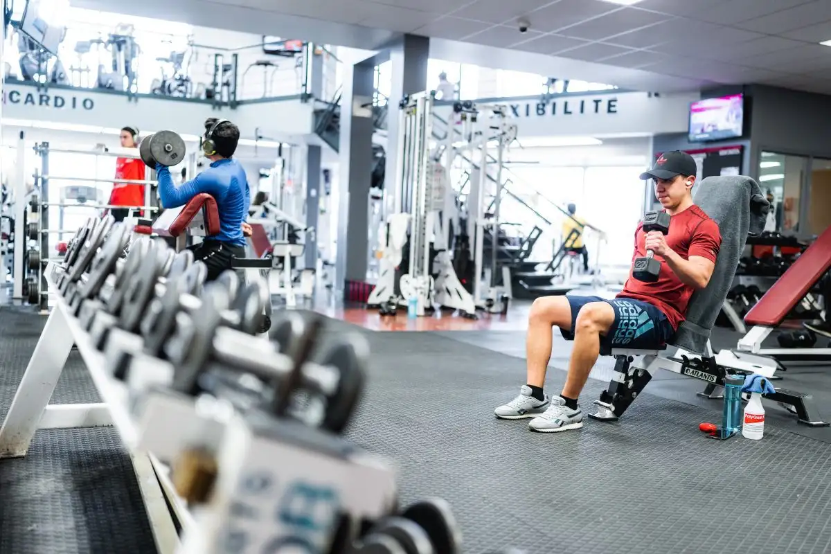 Salle d'entraînement Ben Weider avec utilisateurs