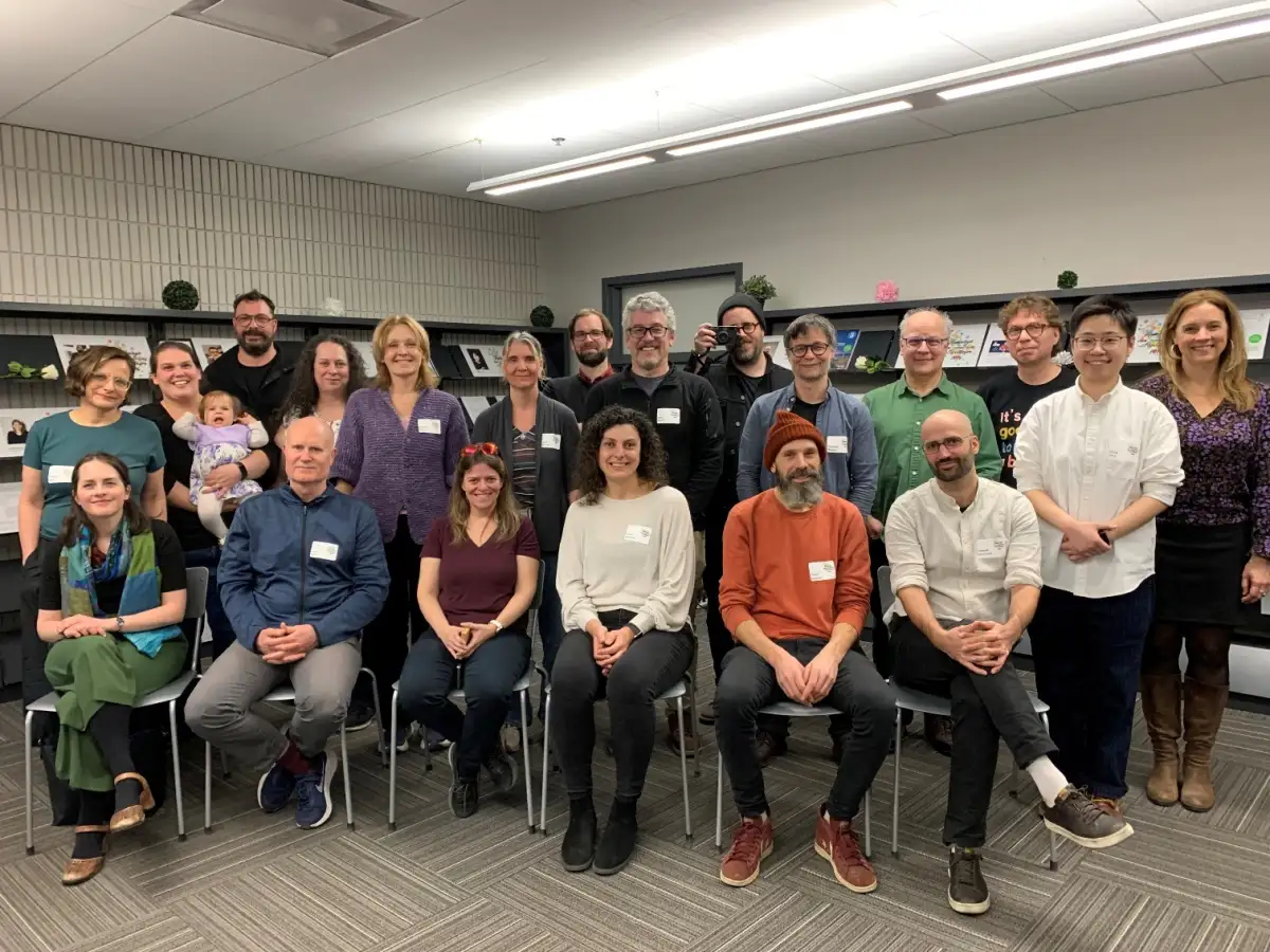 Le cégep Édouard-Montpetit et l’École nationale d’aérotechnique ont honoré 26 créatrices et créateurs, membres de leur personnel, lors de l’Hommage aux créatrices et créateurs qui a eu lieu le 23 avril 2026. 

Première rangée (de gauche à droite) :  Julie Côté, Alan E. Hall, Isabelle Cabot, Annie Bradette, Filippo Palumbo, Thibault Tranchant. 

Deuxième rangée : Pascale Millot, Alexandra Demers, Marie-Josée Martineau, Shauna Falk, Sophie Lapointe, Alain Benoit, Christian Messier, Stéphane Durand, Yining Jiang. 

Troisième rangée : Marc Lamontagne (maître de cérémonie), Nicholas Cotton, Alexis Desgagnés-Tremblay, Martin Geoffroy et Emmanuelle Roy (directrice des études au cégep Édouard-Montpetit) 

Étaient absentes et absents lors de l’événement :  Mounia Ait  Kabboura, Mathieu Blais, Maggie Dubé, Lisa Giachini, François Harvey, Marie-Geneviève Houpert, Alexandre Lavoie et François Lebel.